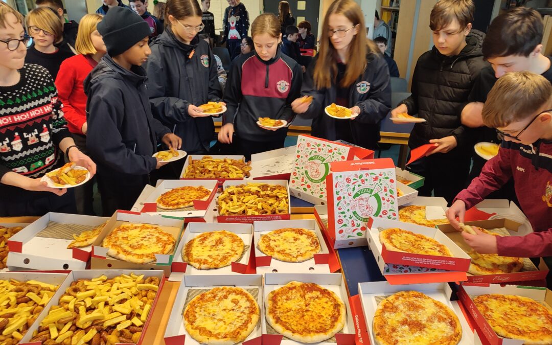 1st and 2nd Year ‘Students of the Month’ and ‘Meas, Mórtas, Muintearas’ Winners enjoy a Christmas Pizza Party!